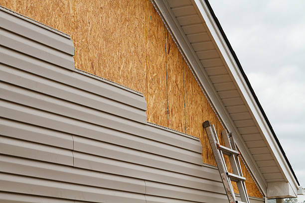 Professional Emergency Siding Repair technician working in Waldorf, MD